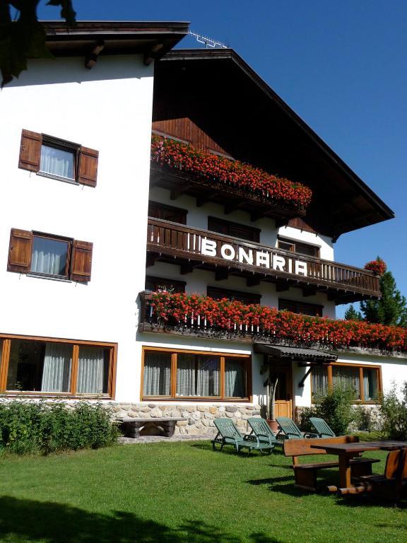 Garni Bonaria Aparthotel Корвара ин Бадия Екстериор снимка