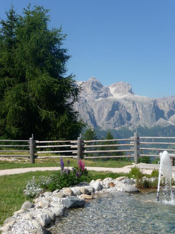 Garni Bonaria Aparthotel Корвара ин Бадия Екстериор снимка