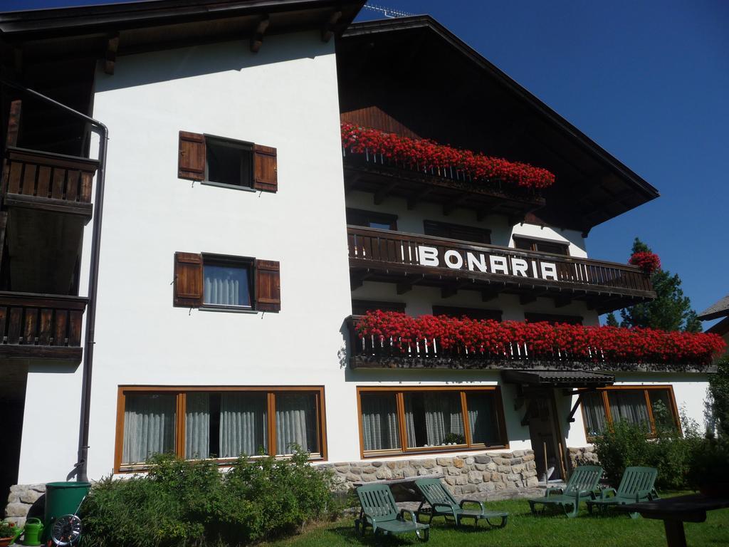 Garni Bonaria Aparthotel Корвара ин Бадия Екстериор снимка