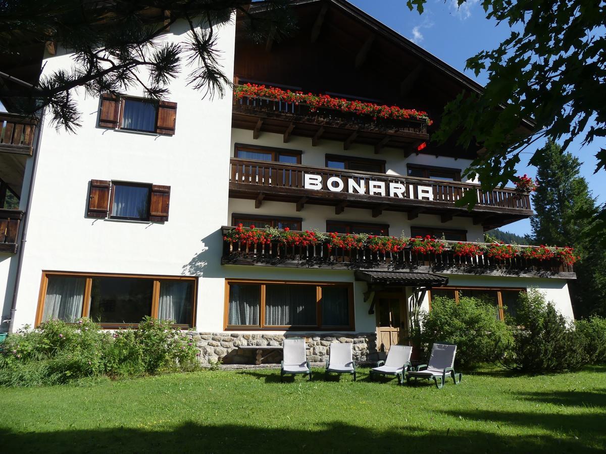 Garni Bonaria Aparthotel Корвара ин Бадия Екстериор снимка
